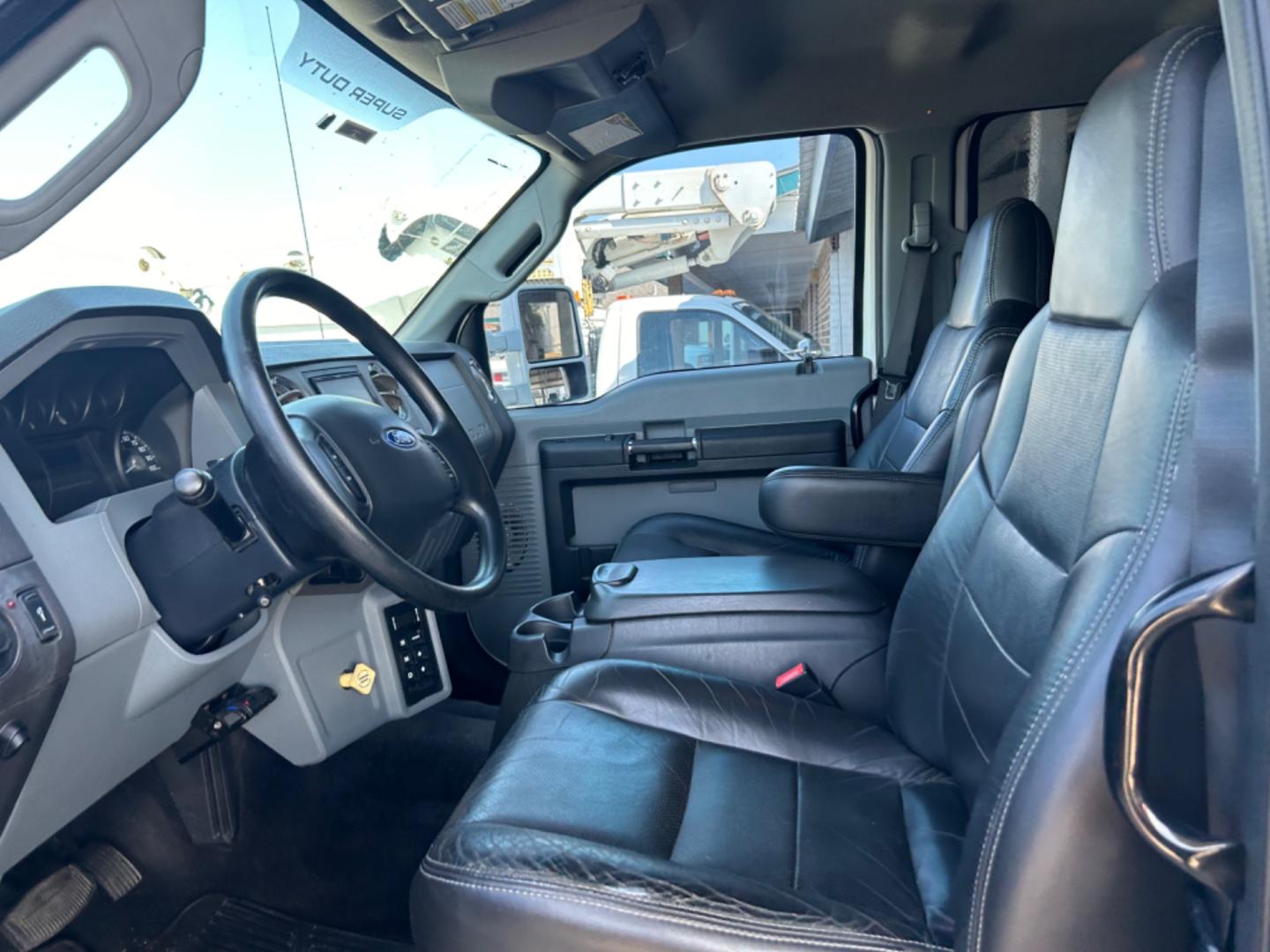 2011 White Ford F-650 Crew Cab 2WD DRW (3FRNW6FG2BV) with an 6.7L L6 DIESEL engine, located at 1687 Business 35 S, New Braunfels, TX, 78130, (830) 625-7159, 29.655487, -98.051491 - Photo#9